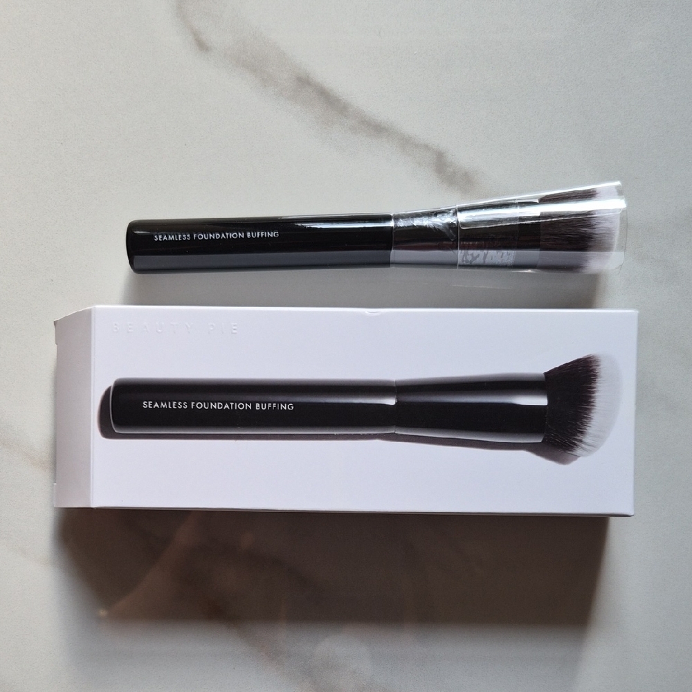 Beauty Pie Seamless Foundation Buffing Brush